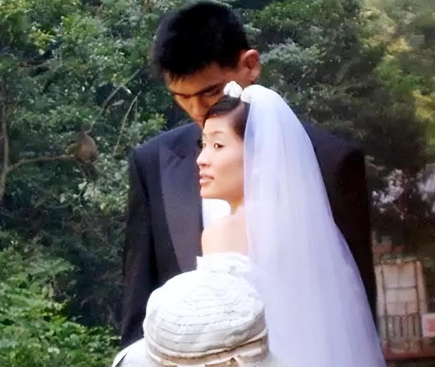 篮球巨星姚明现在的年龄有多大了,姚明为什么退役六年才入选名人堂