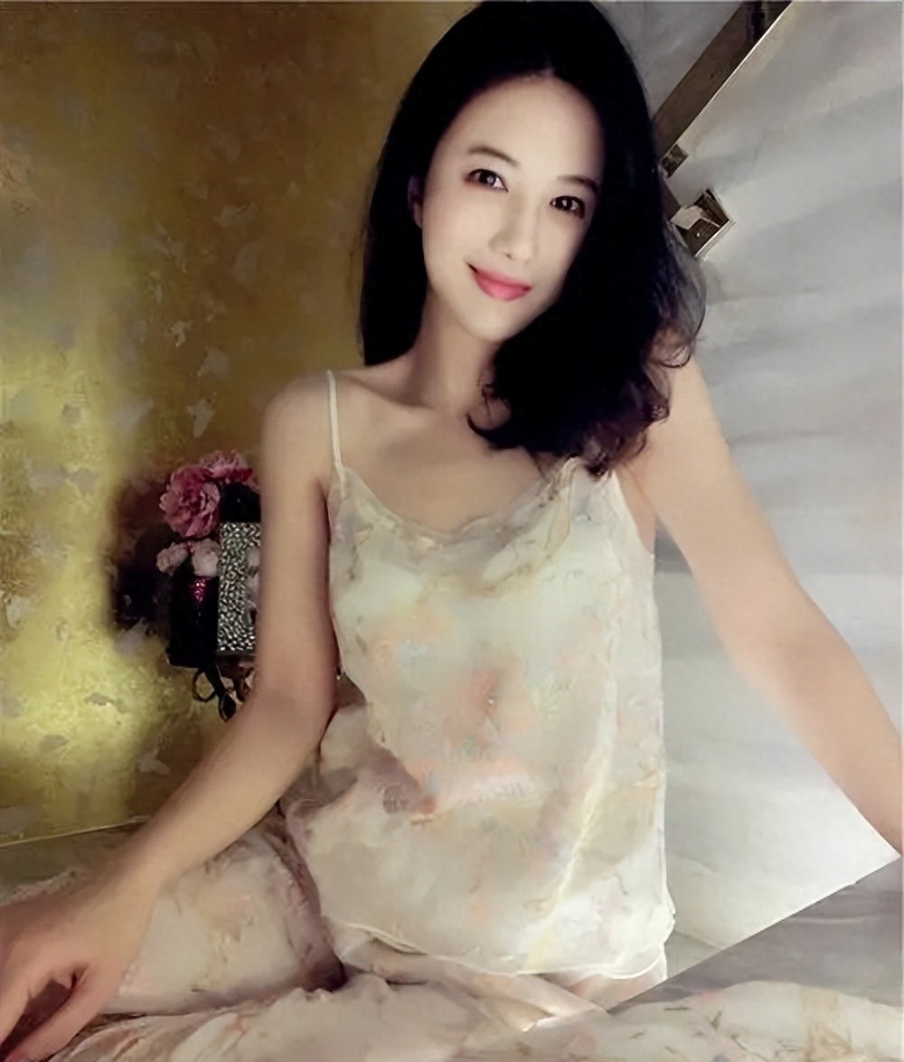 父亲拒住院女儿下跪请求,父亲病重女儿崩溃下跪