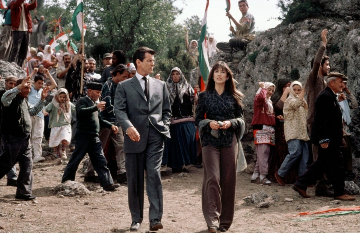 007之黑日危机原版,007电影的背景音乐