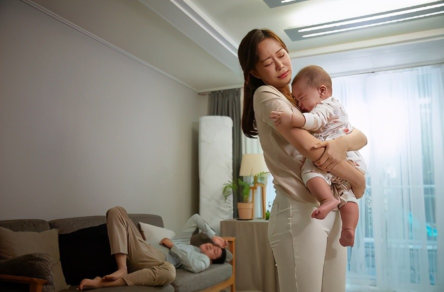 产妇月子期间为什么流泪,产妇为什么月子里会哭