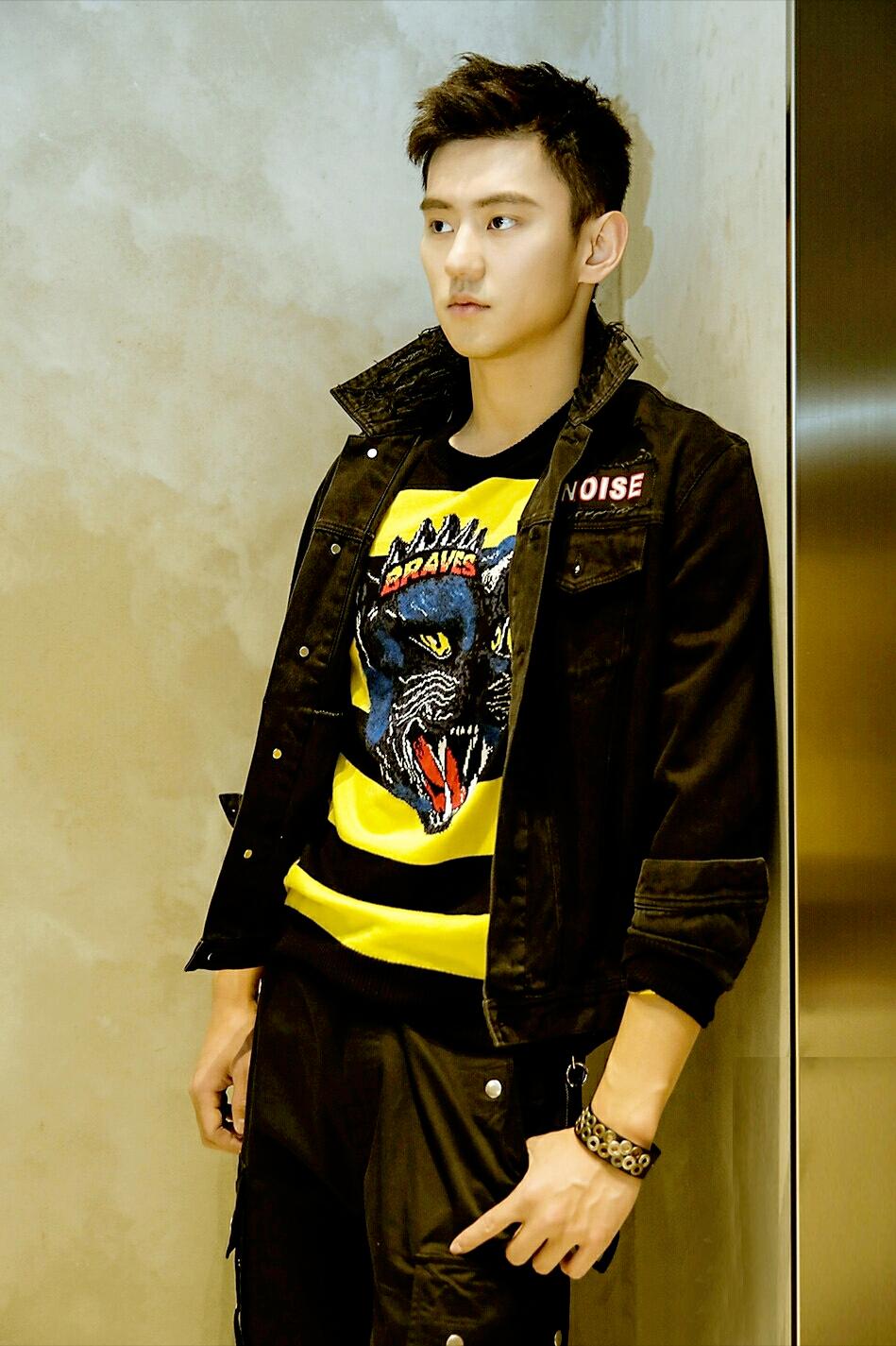 惊艳泳坛宁泽涛26岁退役现状,宁泽涛从泳坛退役后转战高尔夫