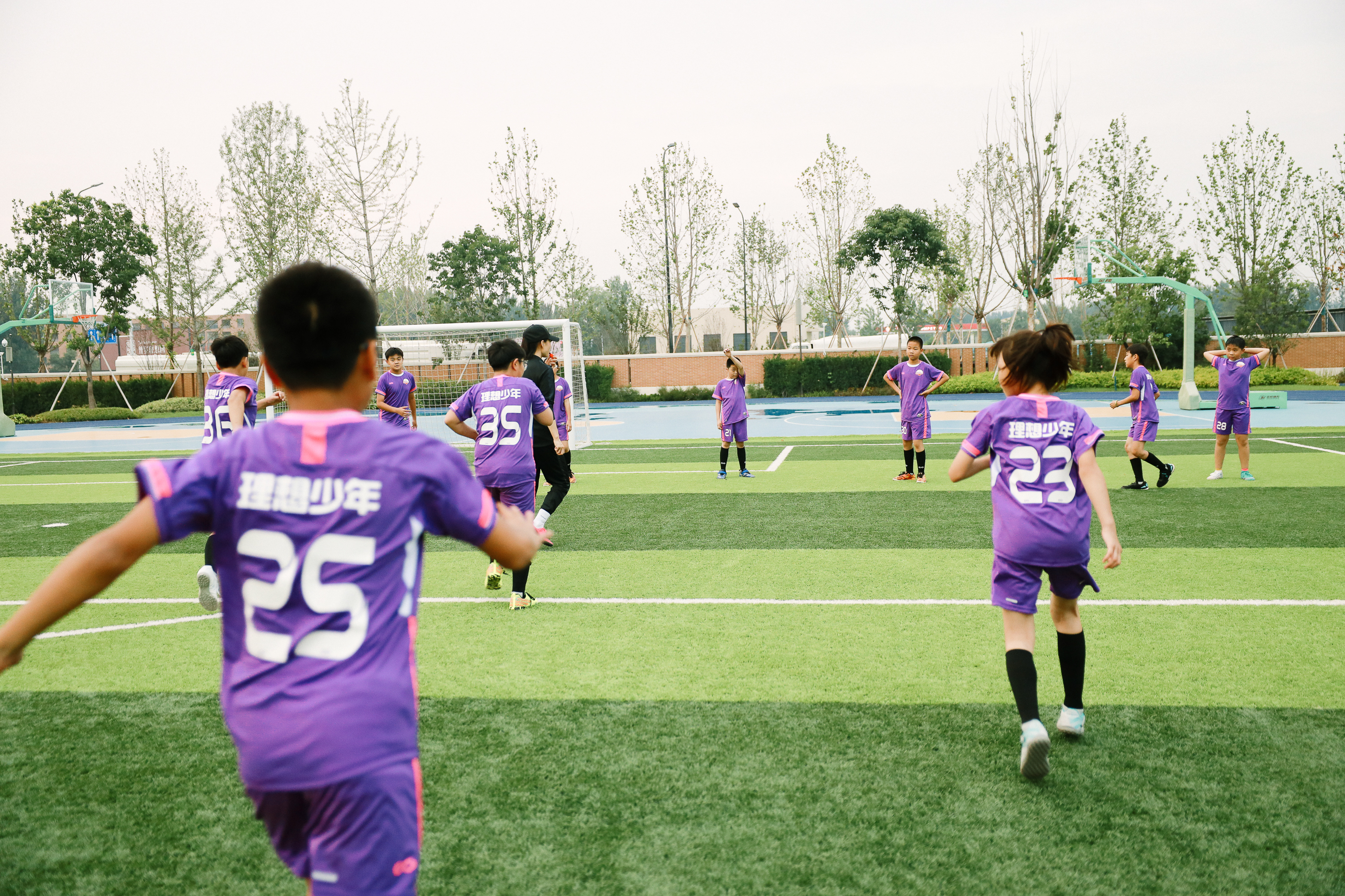 刚入足球队,刚入门踢球