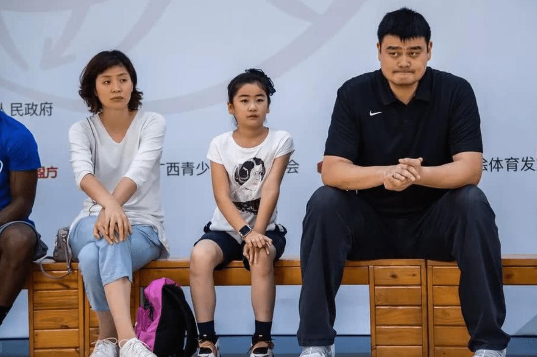 姚明十岁的女儿现在有多高了,姚明的女儿9岁竟然就有1米71了