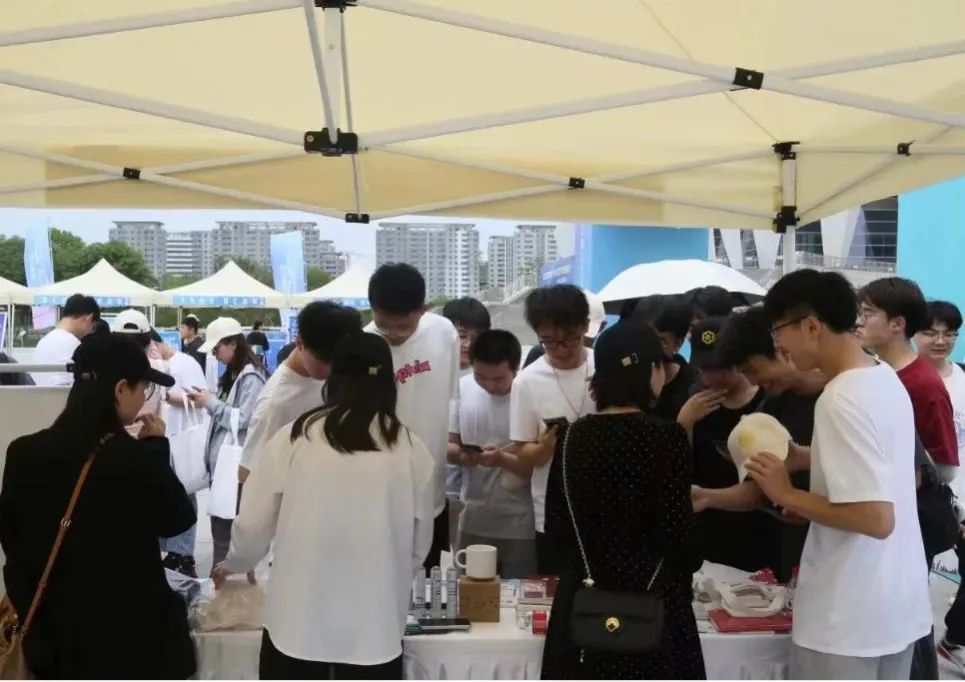 圆满落幕还是完美落幕,足球比赛圆满落幕