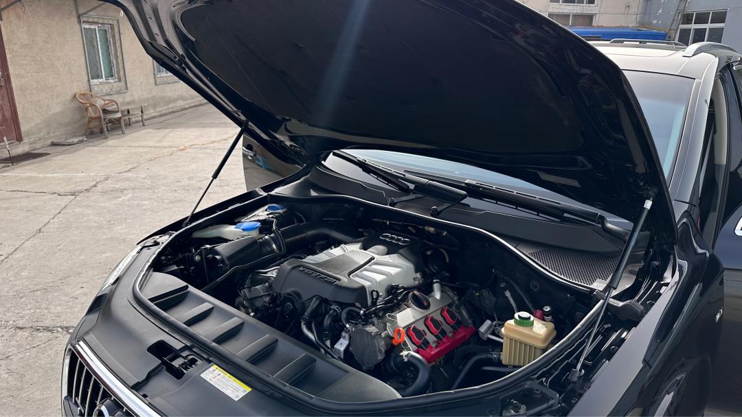 奥迪q7报废厂,老款奥迪q7出车祸