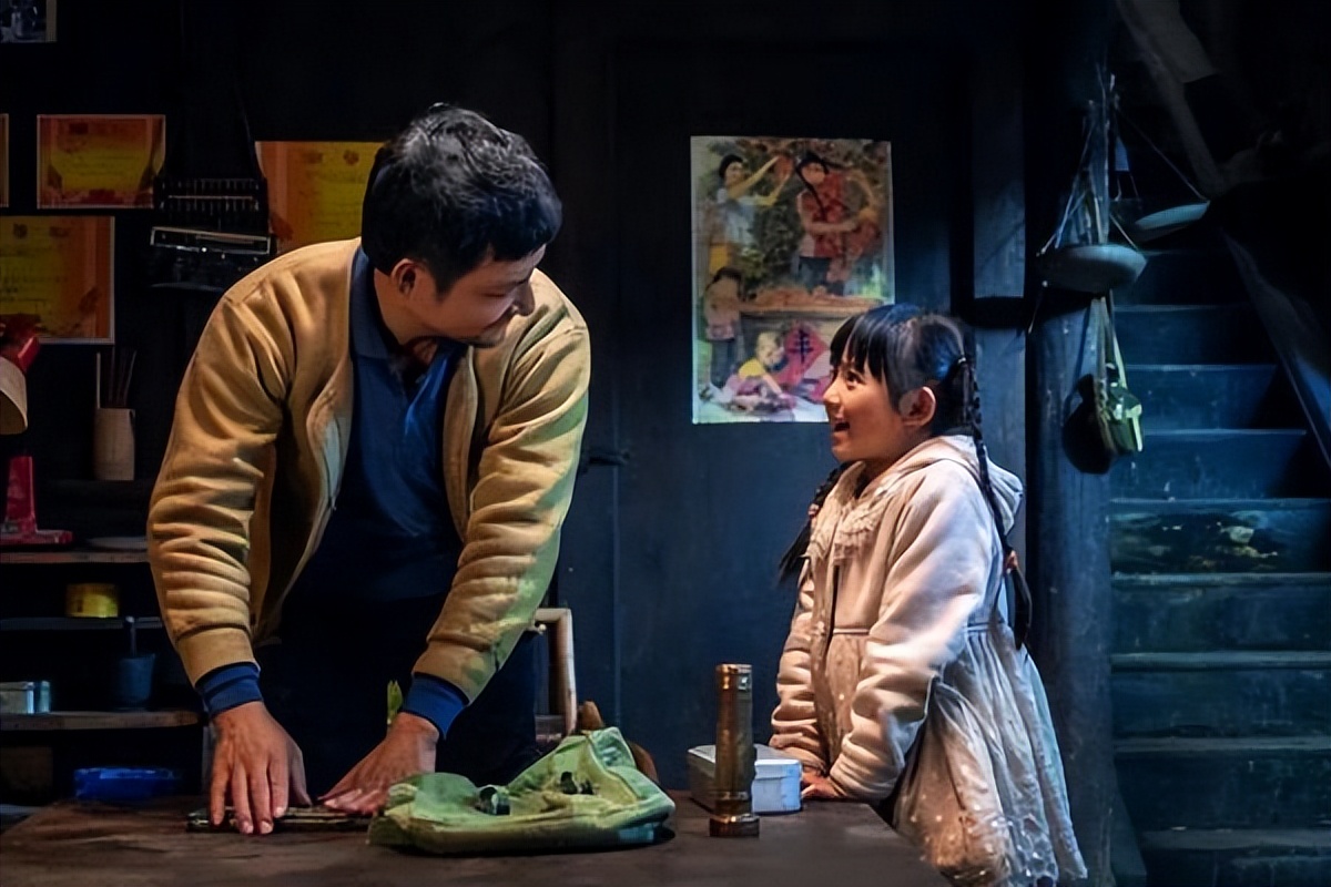 05年四川8岁白血病女孩不愿拖累养父，悄悄写下：自愿放弃治疗