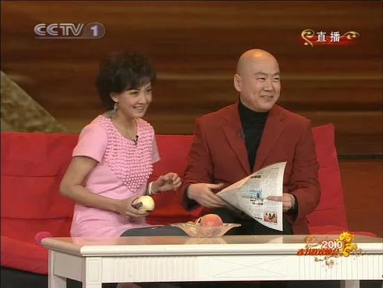 央视春晚李谷一每次登台唱的曲目,李谷一参加了多少年春晚