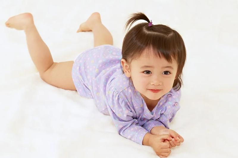 婴儿窒息母亲全程直播,婴儿趴睡导致婴儿死亡