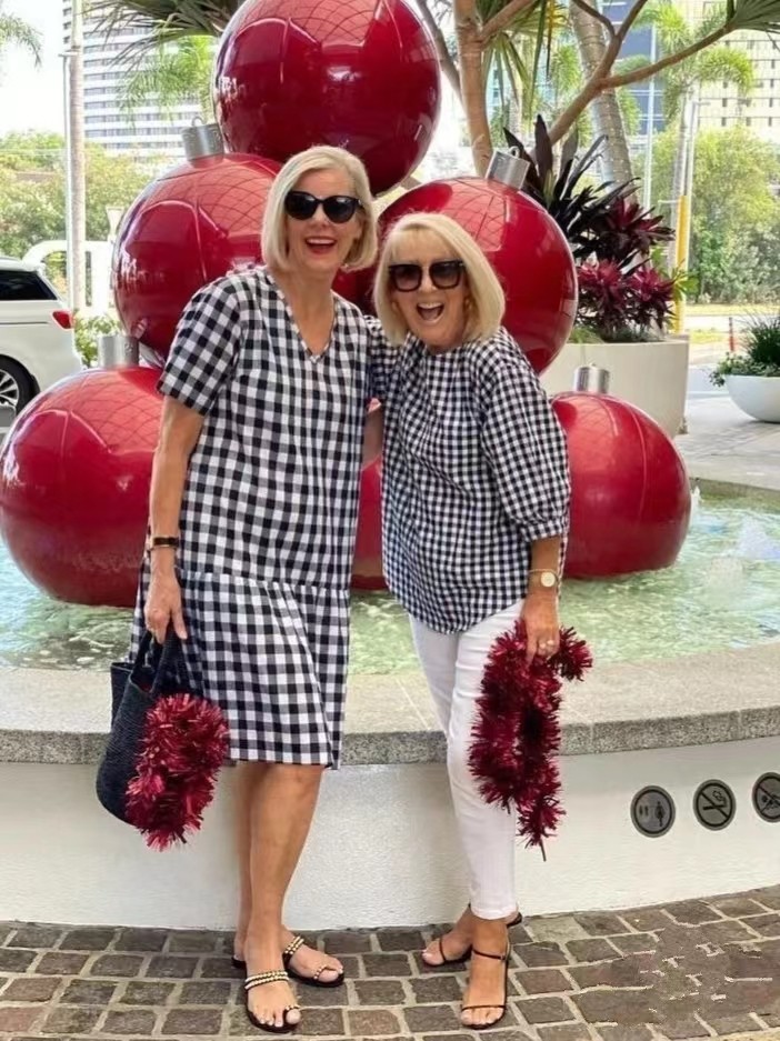 适合中老年人的时尚穿搭,中老年妇女怎么穿搭才好看年轻