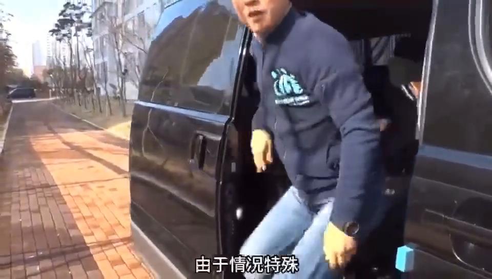 小猫咪被虐待到精神萎靡,小猫咪被虐待了还能养吗