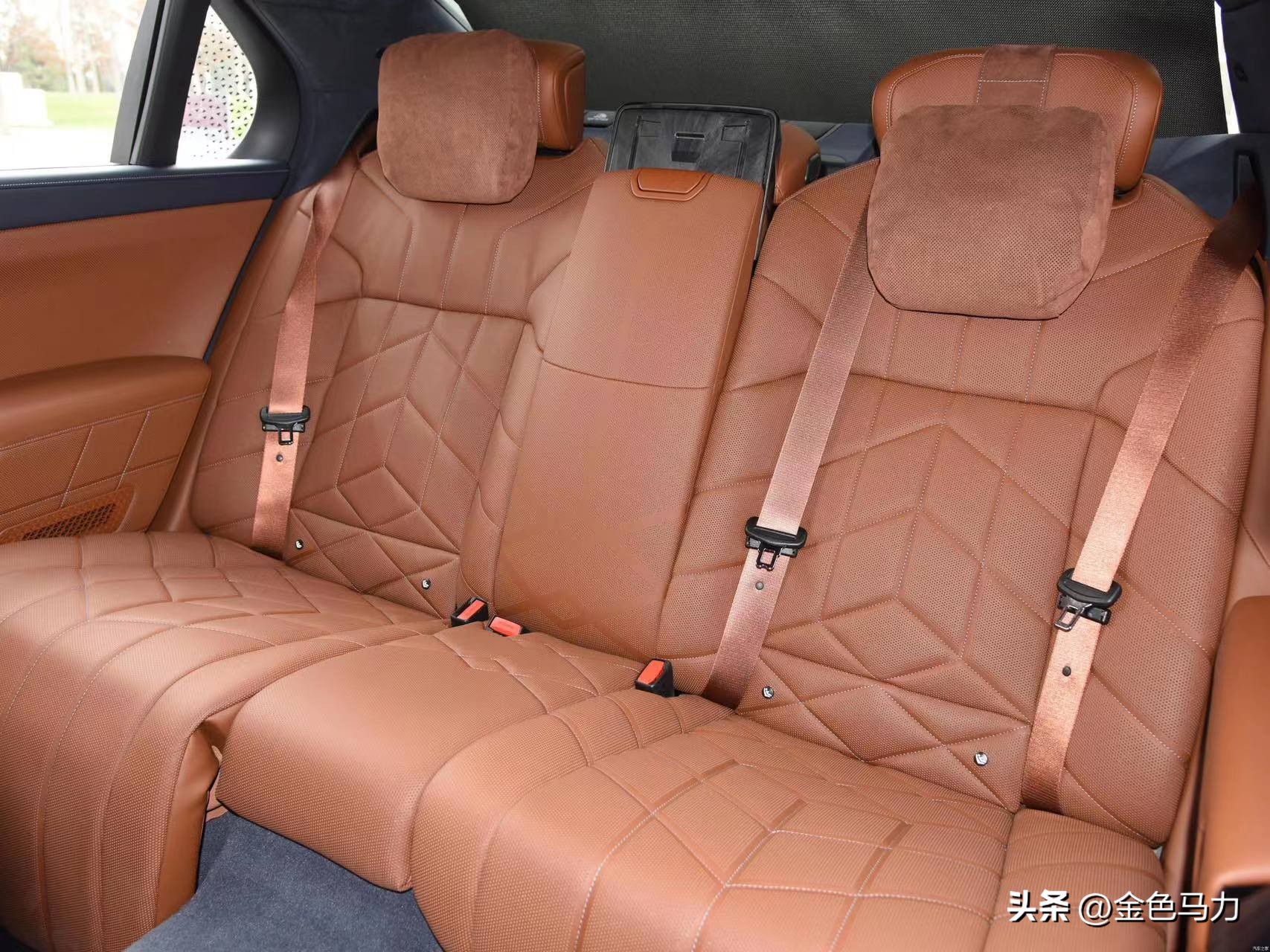 最新款宝马7系最顶配,宝马7系什么配置才有老板座