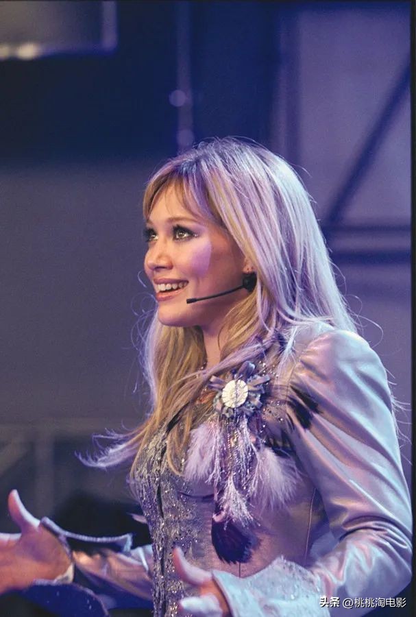 希拉里达芙戴遮阳帽,希拉里达芙穿牛仔