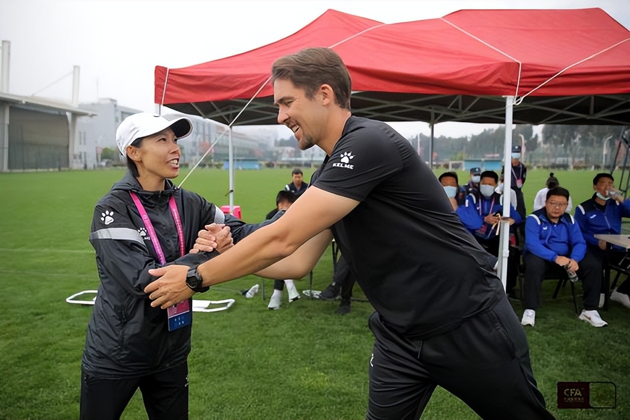 女足杨莉娜称在寻找留洋机会,杨莉娜女足留洋