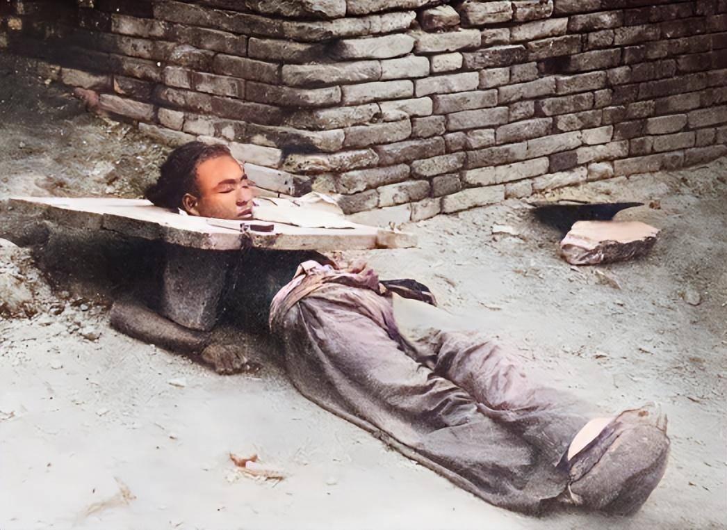 老照片:掠夺伊拉克黄金的美军,与德军合影的波兰*妓军**