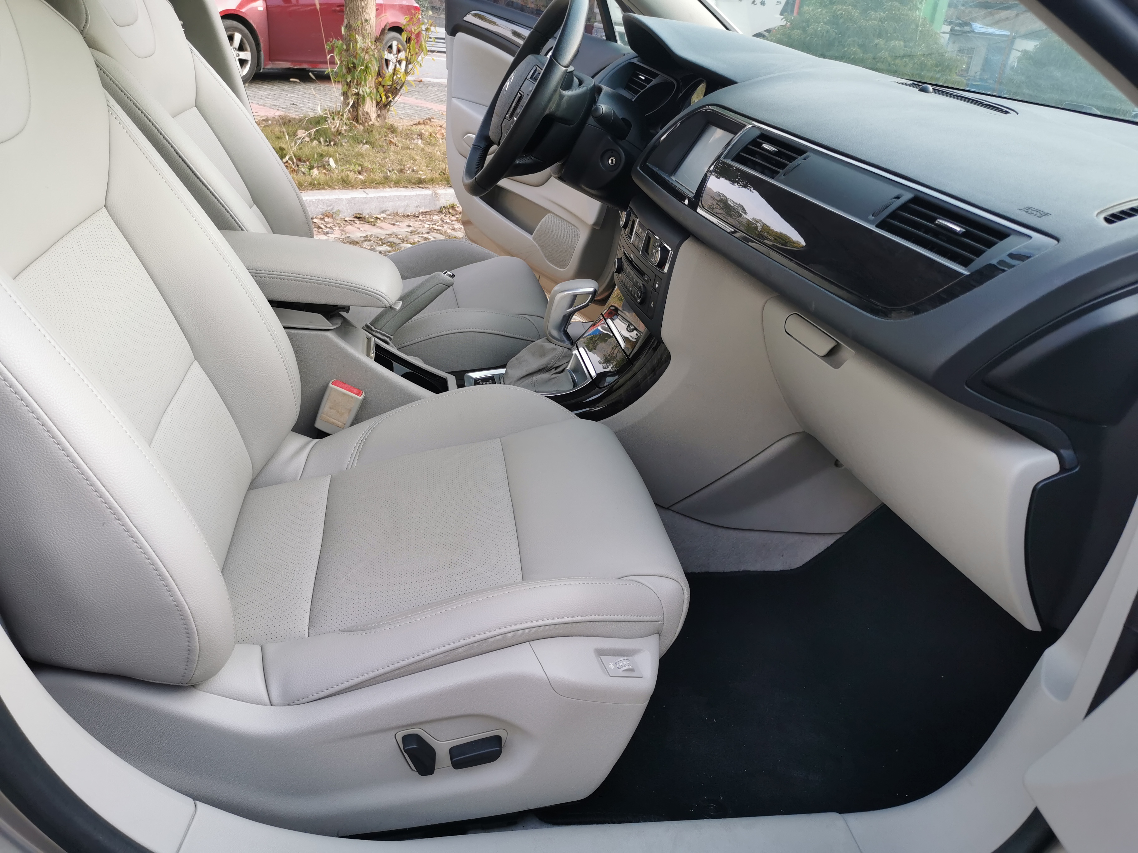 4万雪铁龙c52.0,4万二手车雪铁龙c5