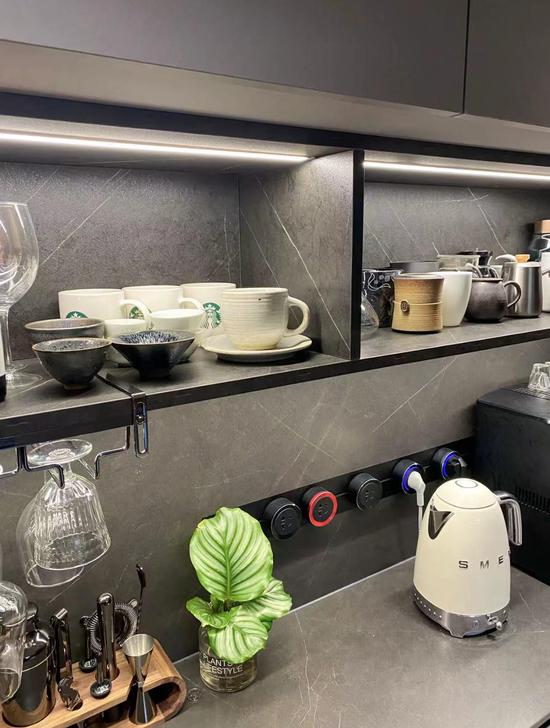 海归美女建筑师巧装89平小家电视柜里竟藏隐形门