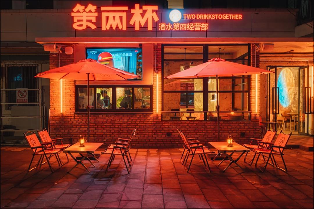 隘口突围：酒水经销商这三年，亲自下场做酒吧