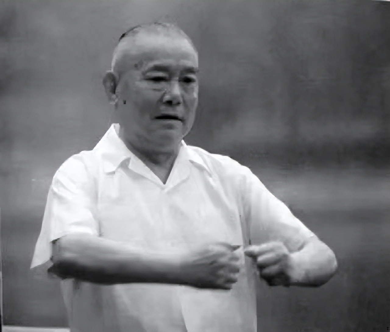 见*先念李**抽雪茄，毛主席看了半天：你有这么好的烟，怎么不告诉我