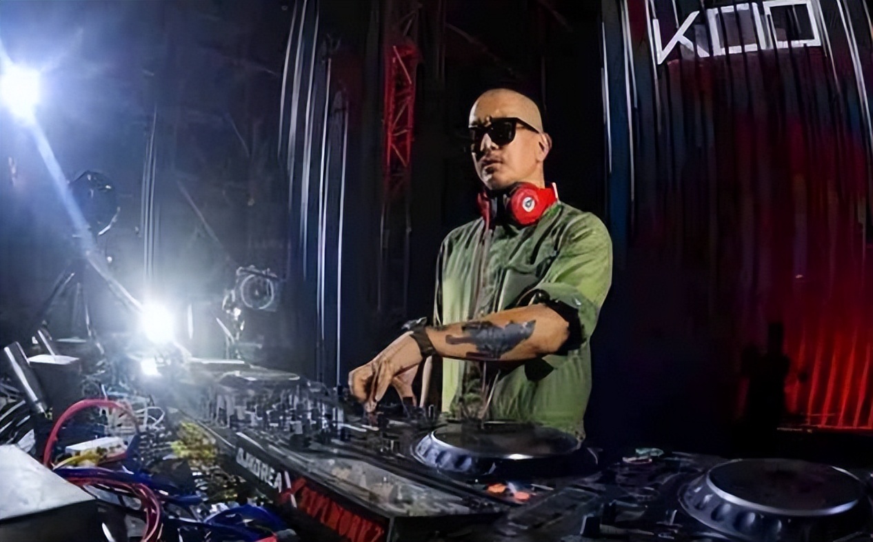 汪小菲送大s钻戒品牌赞助,汪小菲给s妈送珠宝