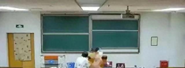 大学教室不雅视频曝光，引人气愤！