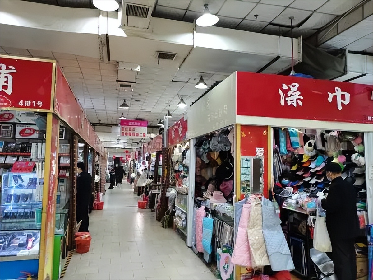 曾一铺难求、转让费二三十万的郑州火车站通讯商圈怎么了？