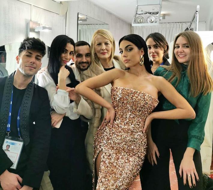 为什么c罗选了一个柜姐,c罗最重要的两个女人