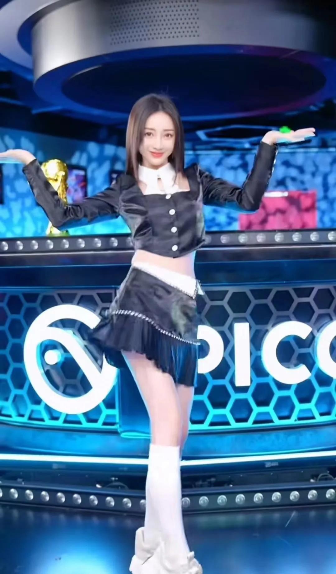 柳岩世界杯啦啦队热舞,世界杯柳岩狂跳加油舞