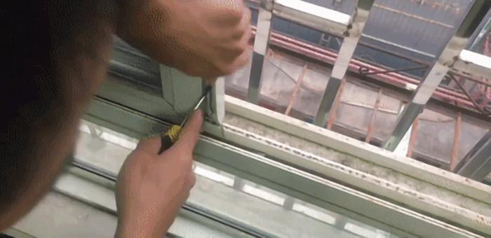 推拉窗长期不用拉不开怎么办,老式推拉门窗关不严怎么调整