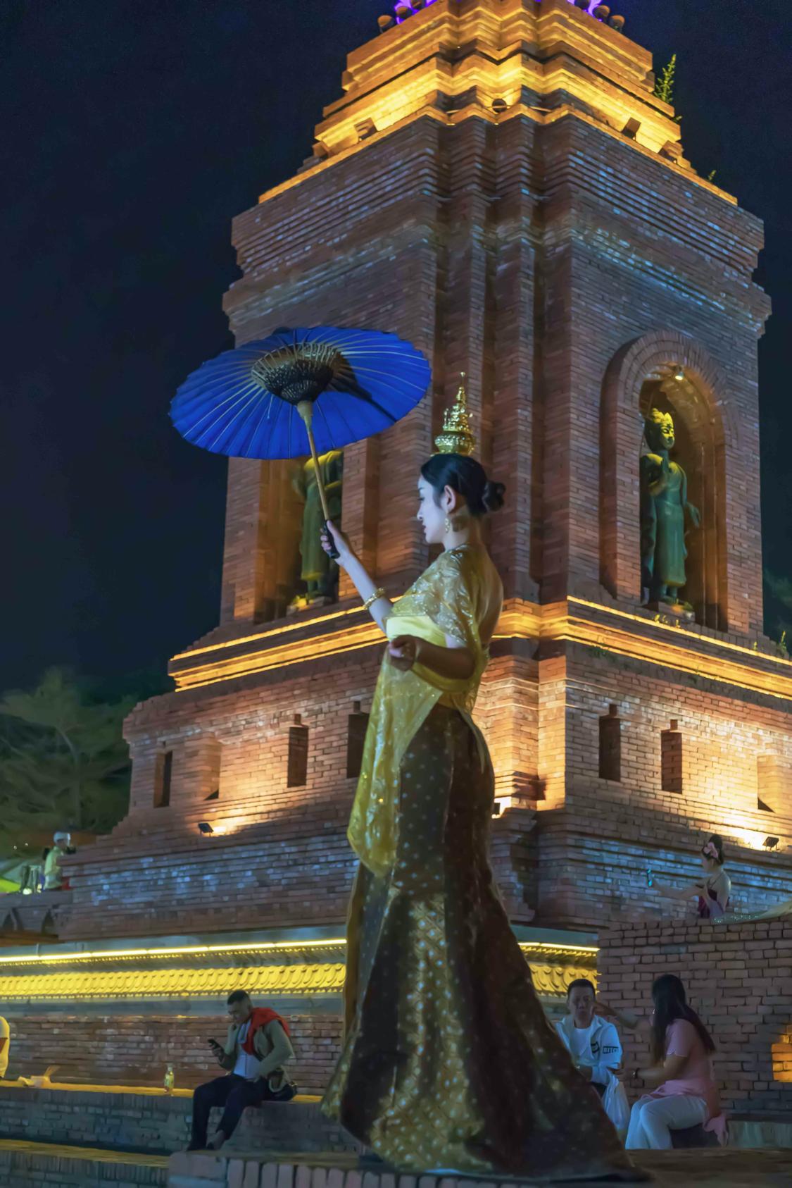 骂版纳是因为你没走出告庄玩版纳跟着小姐姐们走你才晓得味道