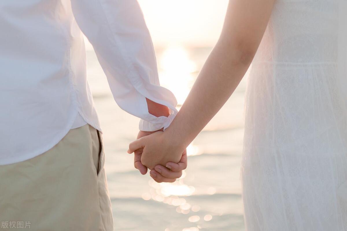 通过监控帮男人发现妻子出轨,男子定位妻子车辆发现偷情