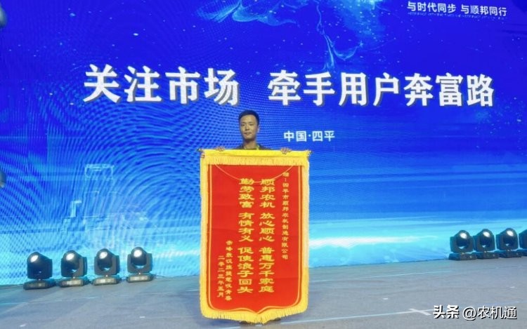 在农村做农机手也照样赚钱!胡云伟靠顺邦打捆机实现致富梦想!