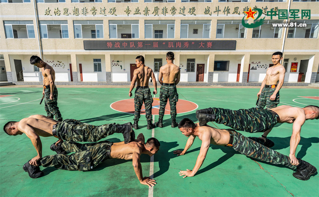 武警部队肌肉秀表演,特警队肌肉秀视频