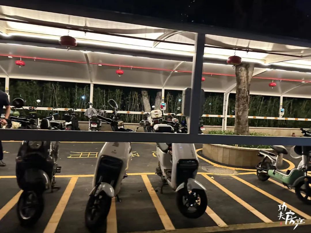 揭秘!10万+的天悦也很多*鸡电**!*鸡电**棚最豪的竟是它