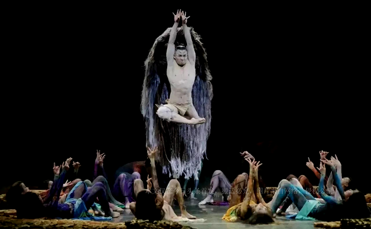 女舞者手舞,舞蹈女孩下腰手抓脚展示