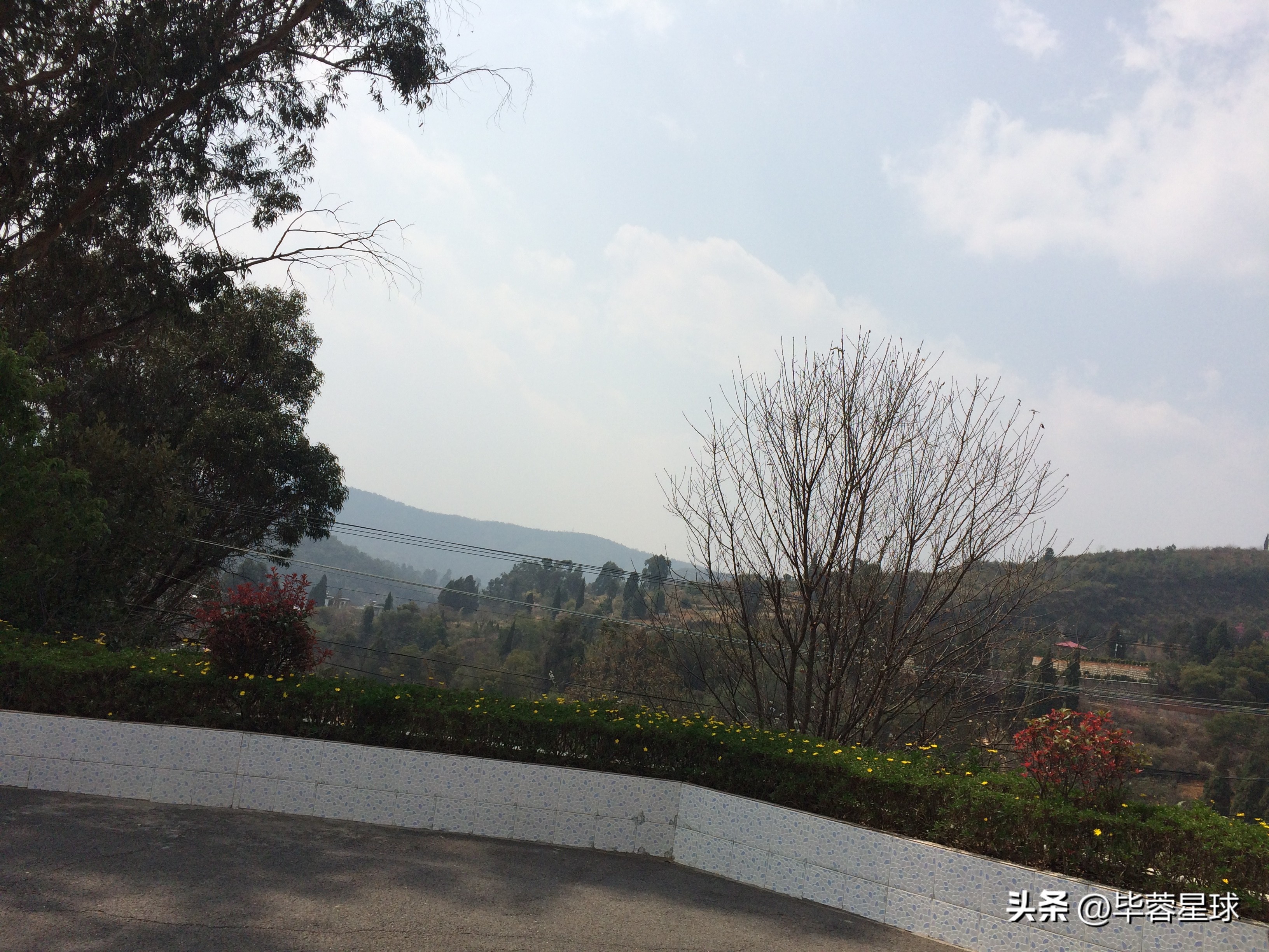 观音山公墓，为外婆下葬的一天，是提醒，是童年青春时代的告别