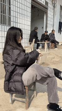 今天在老婆包里发现的,她说是治牙疼的,我觉得不像啊。