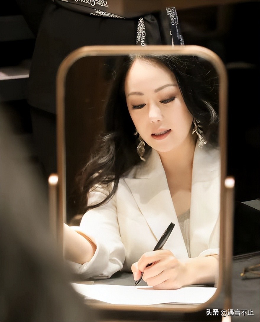 因拜物引前夫嫌弃，矢志不渝“买买买”的她，杀出了一条玫瑰路