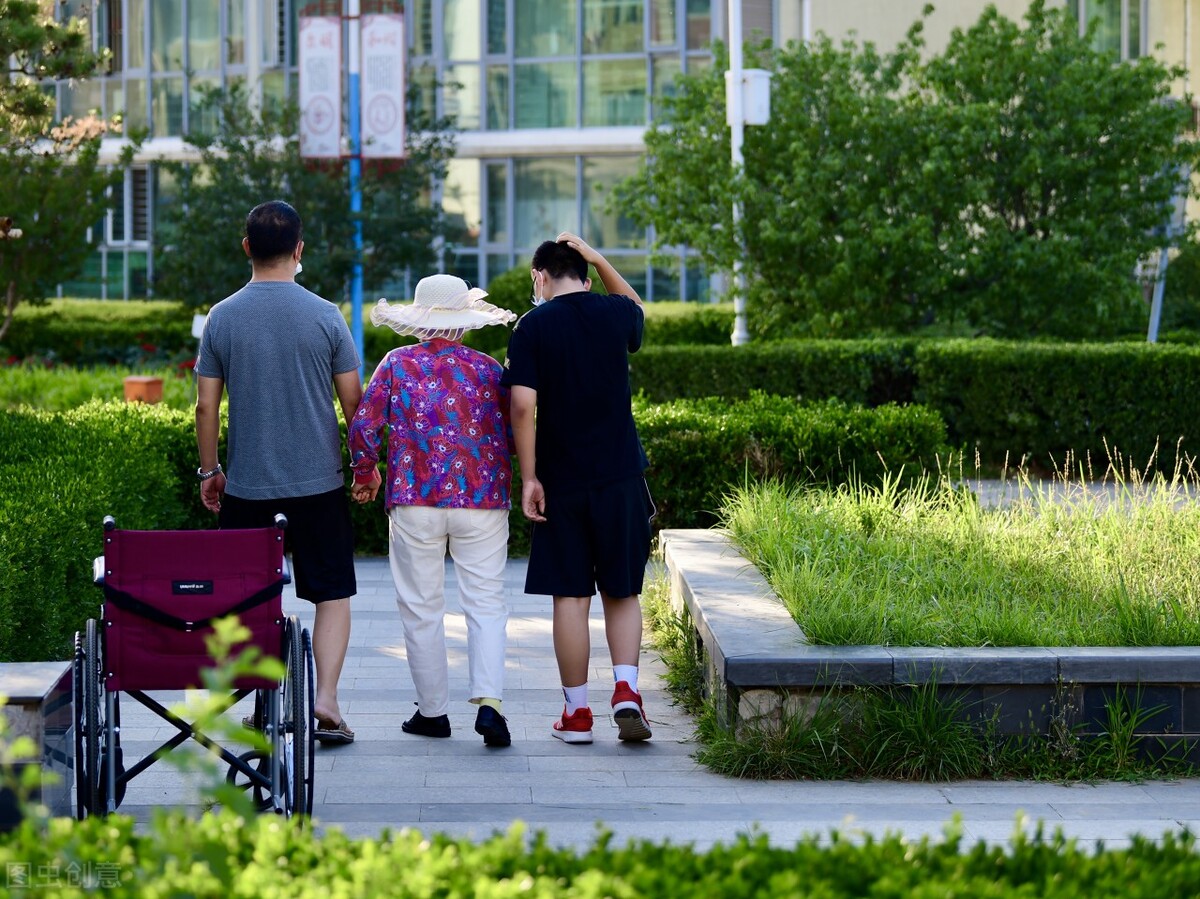 掏空积蓄在城里买房,农村父母半生积蓄为儿子买房