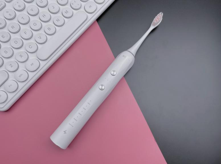 usmile电动牙刷和小米t700哪个好,飞利浦电动牙刷hx6730和hx6721