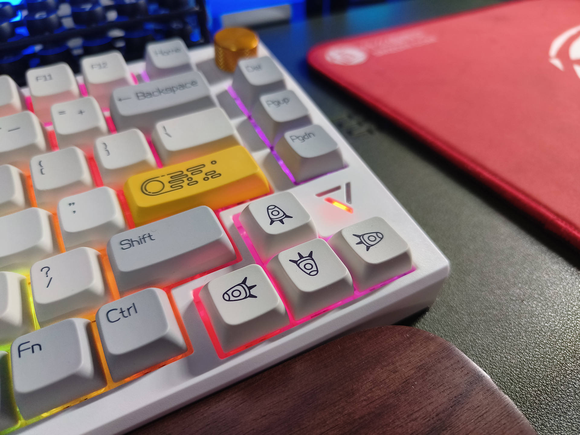 黑爵复古青轴键盘测评,黑爵机械键盘ak996测评