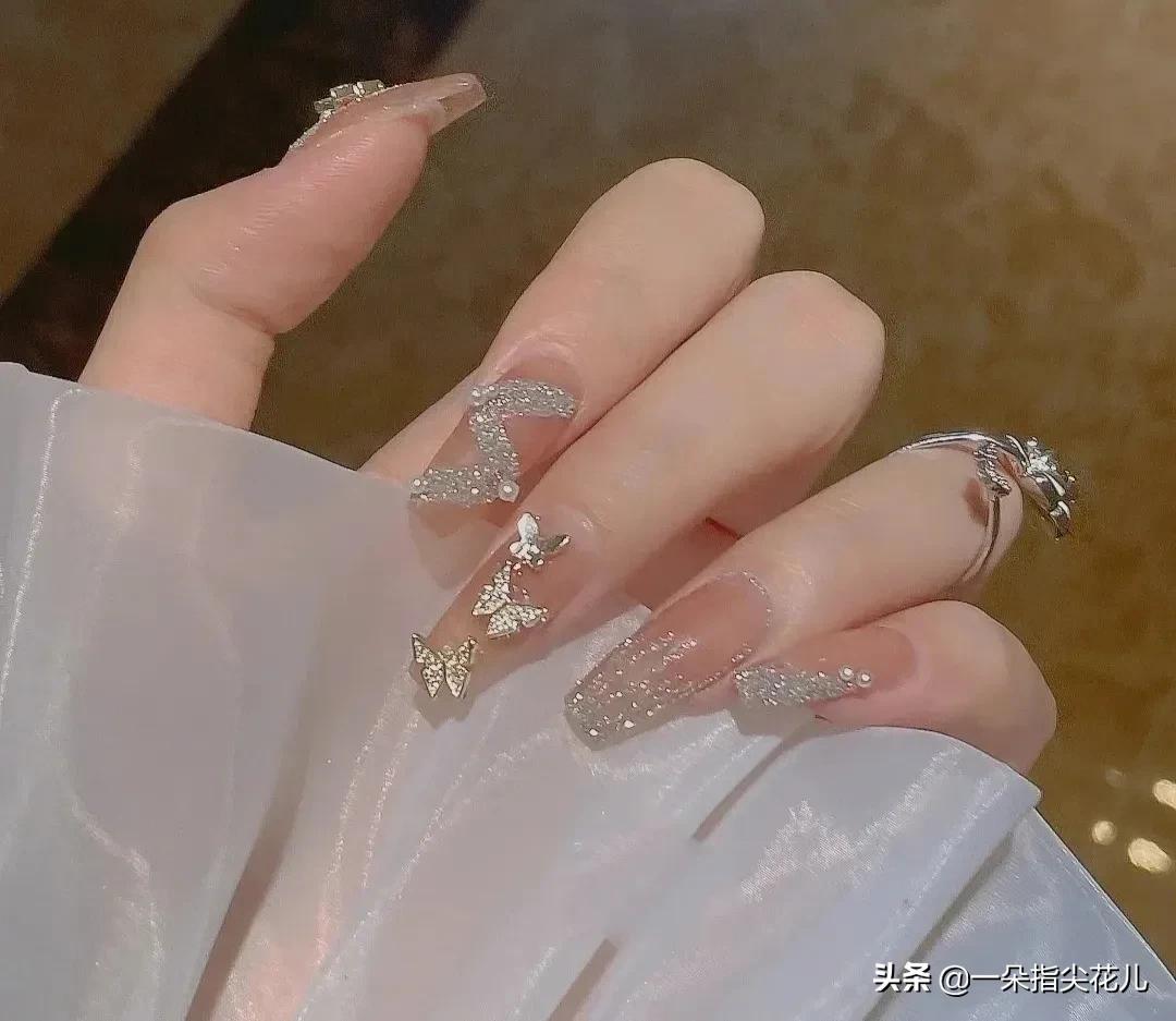 有气质漂亮的美甲,2022小红书爆款气质款美甲冬季