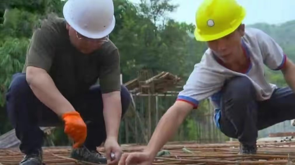 均瑶集团王均金体验民工生活后续,王均金到贵州体验民工生活