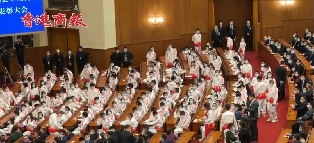 谷爱凌获得金牌的精彩瞬间,谷爱凌进入人民大会堂