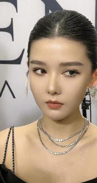 魔性猫咪动图,猫咪撒娇搞笑动图