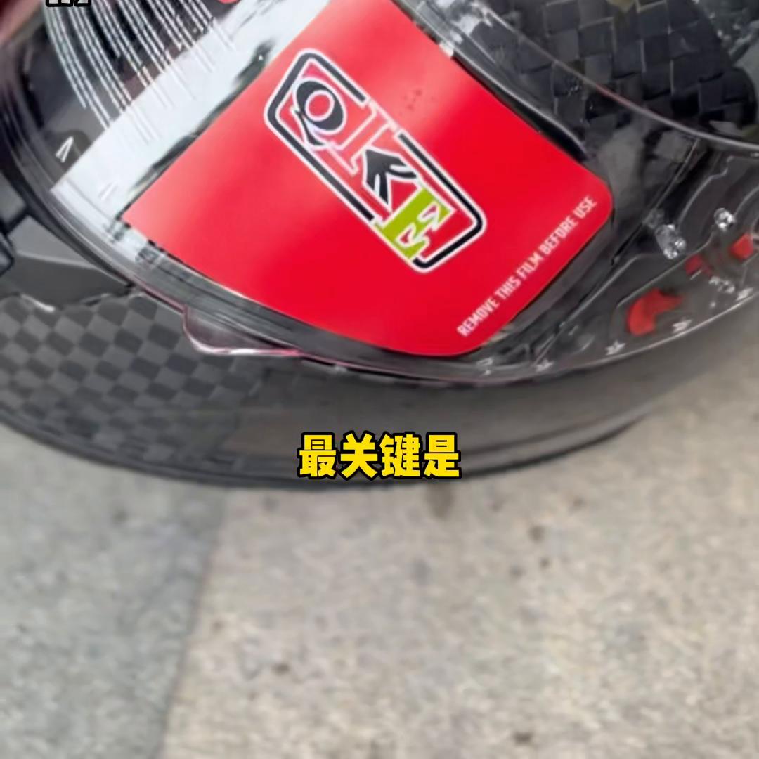 头盔越重越好还是越轻越好,为什么好的头盔一砸就碎