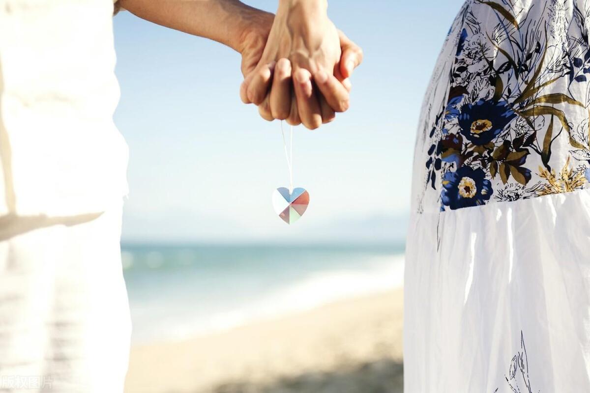 班主任幽默介绍科任老师,班主任趣味介绍自己搞笑模板