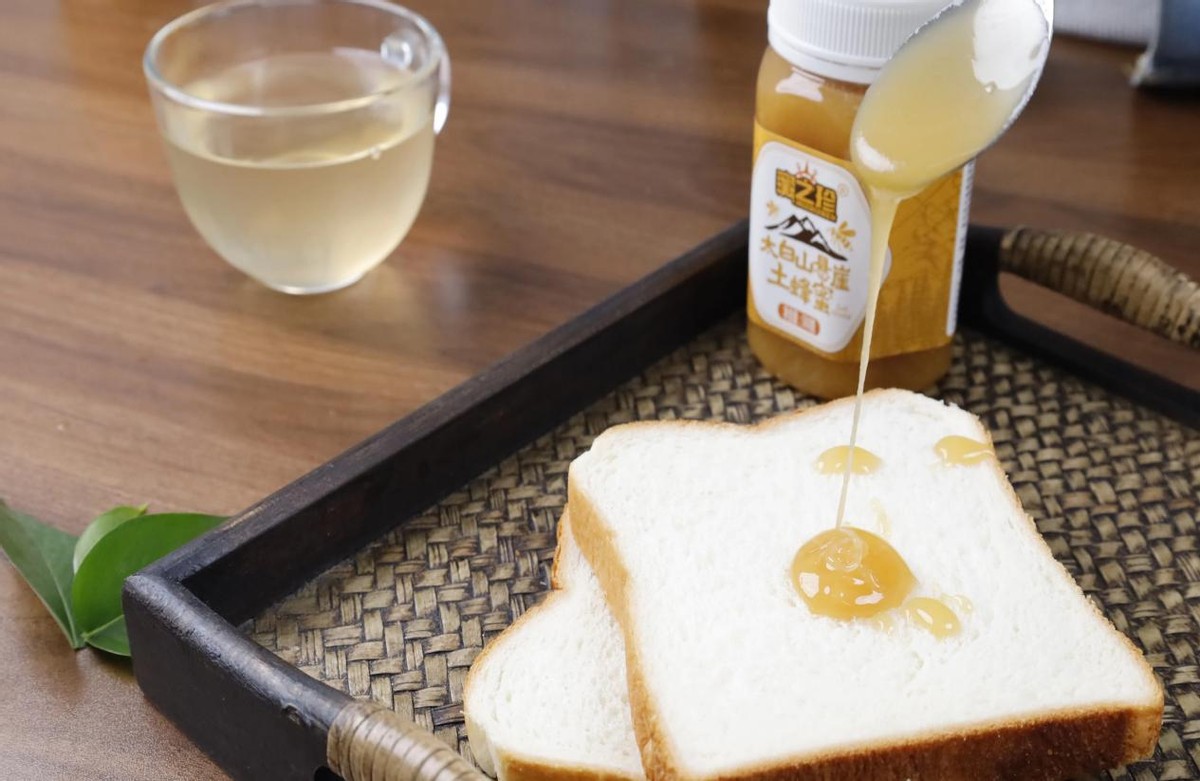 30多年的养蜂人告诉你蜂蜜的真相,养蜂技术怎样辨别蜂王