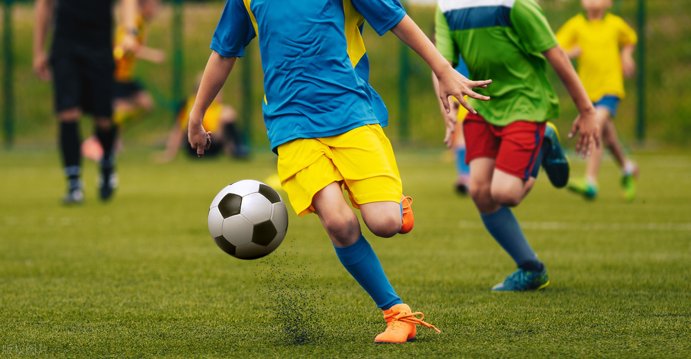 世界杯护旗手结缘春城，网友：“官渡真会给自己脸上贴金”......