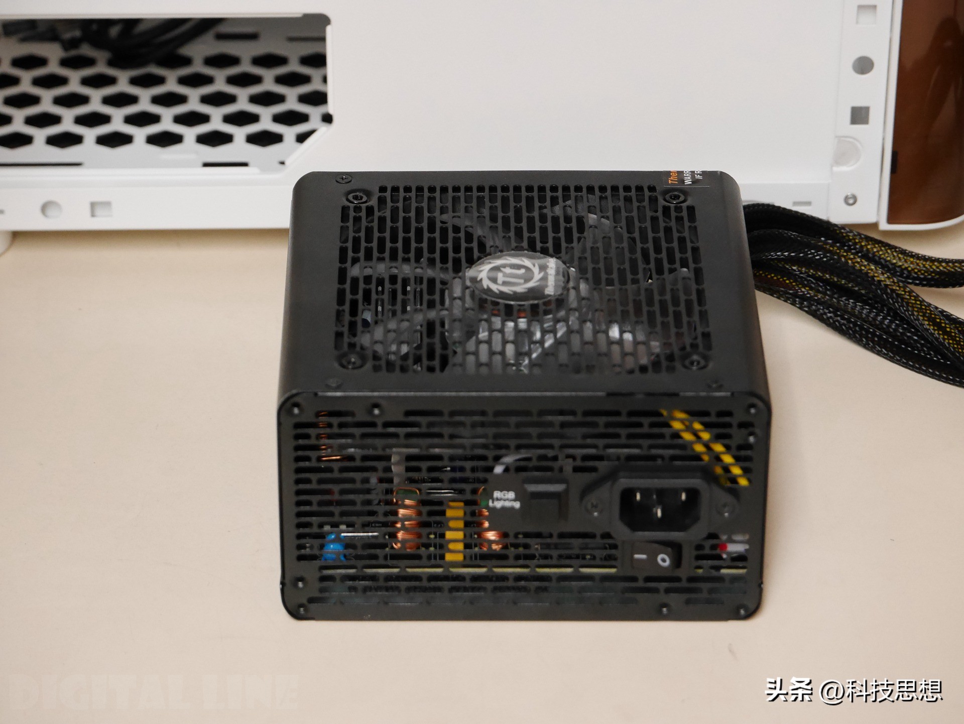 上手体验TtSmart彩色电源,一起来看看