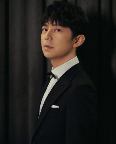 何炅出名前的心酸故事,何炅事件后哪些人对他伸出了援手